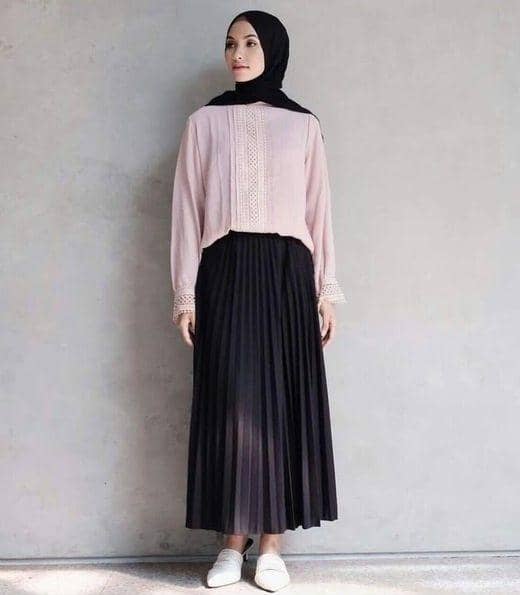 rok plisket hitam