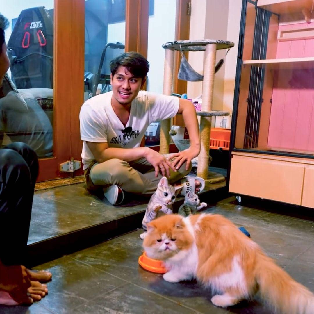 YouTube/Leslar Entertainment