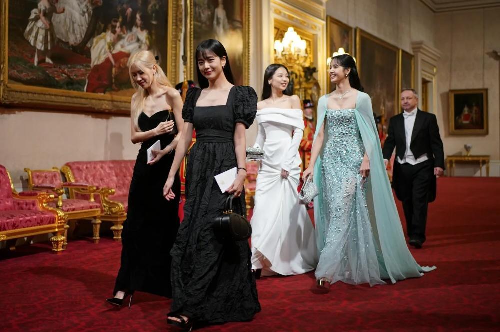 BLACKPINK Menjadi Tamu Kehormatan di Buckingham Palace, Fans Bangga!