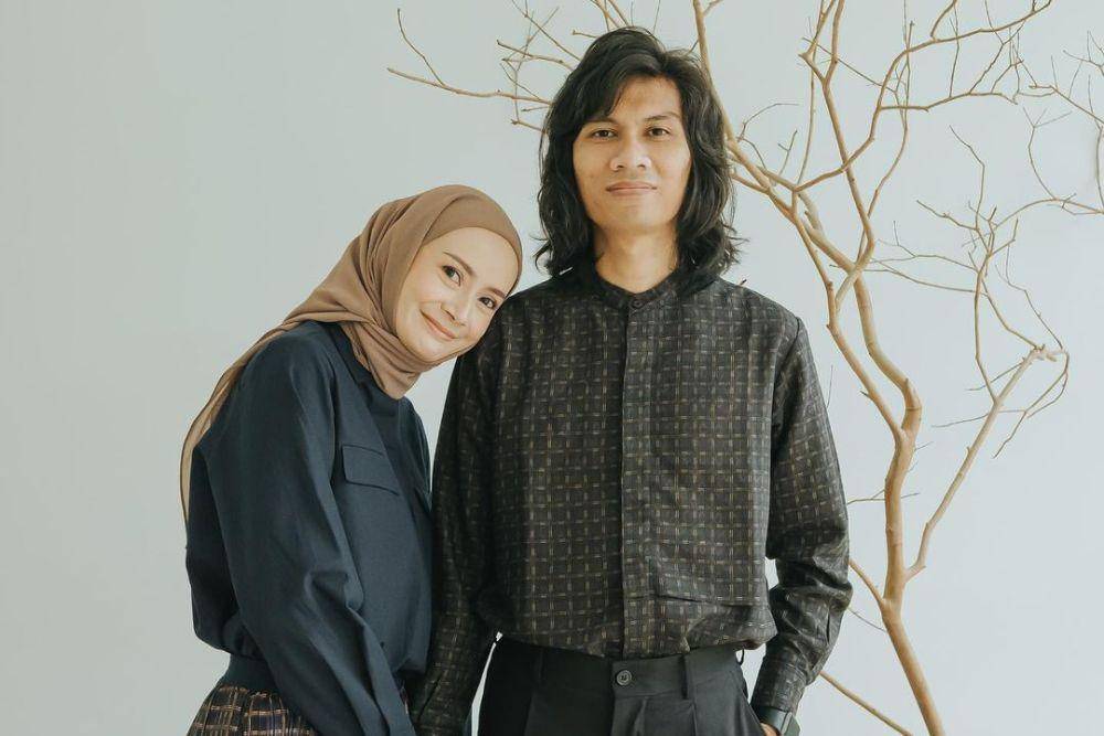 10 Potret Perjalanan Cinta Tria 'The Changcuters' dan Dhatu Rembulan