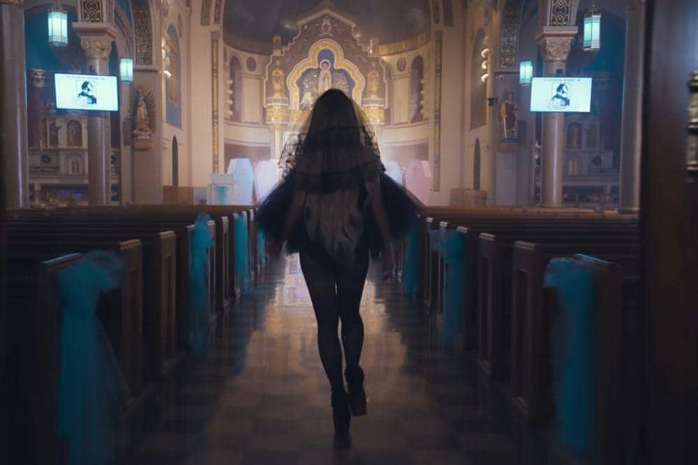 YouTube/Sabrina Carpenter