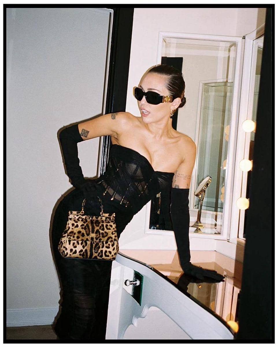 instagram.com/mileycyrus