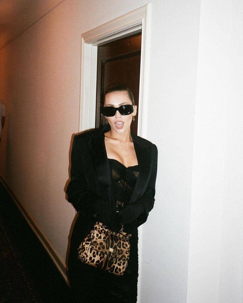 instagram.com/mileycyrus