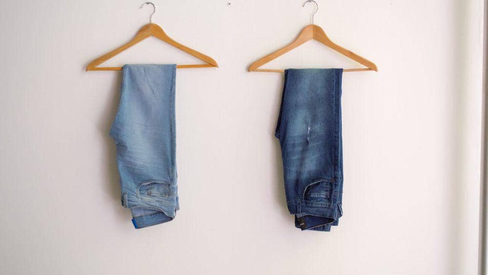 ilustrasi jeans lama (pexels.com/Mica Asato)