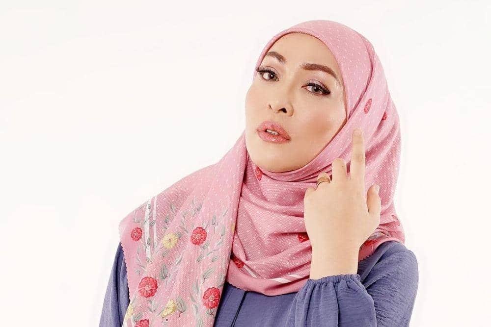 Instagram.com/angelinasondakh09