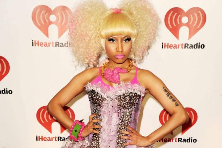 Throwback Gaya Jadul Nicki Minaj yang Nyentrik di Karpet Merah