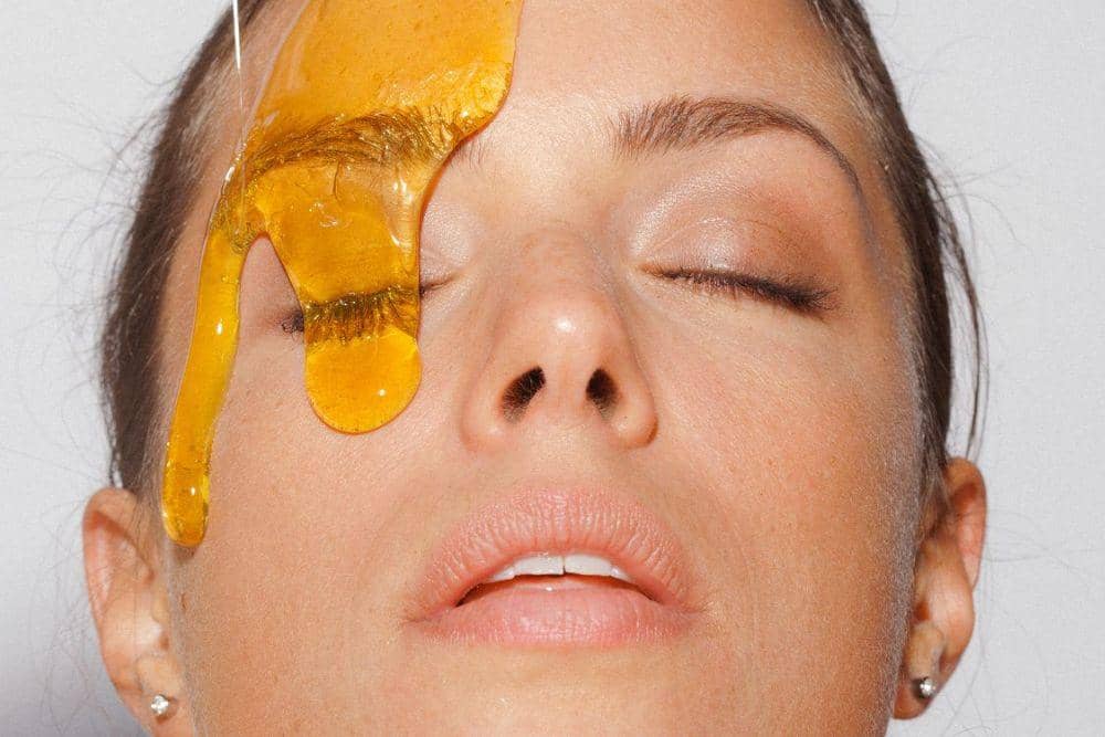 instyle.com/ Cara Menghilangkan Kerutan di Bawah Mata