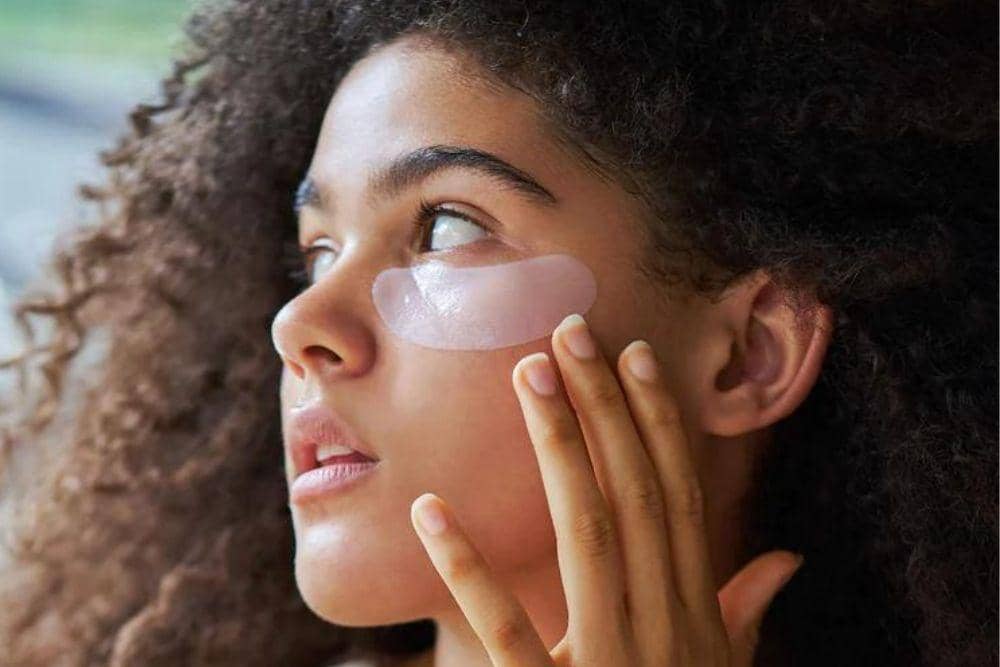 nuriabeauty.com/Cara Pakai Masker Mata yang Benar