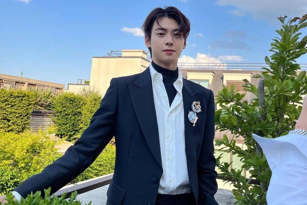 Instagram.com/eunwo.o_c