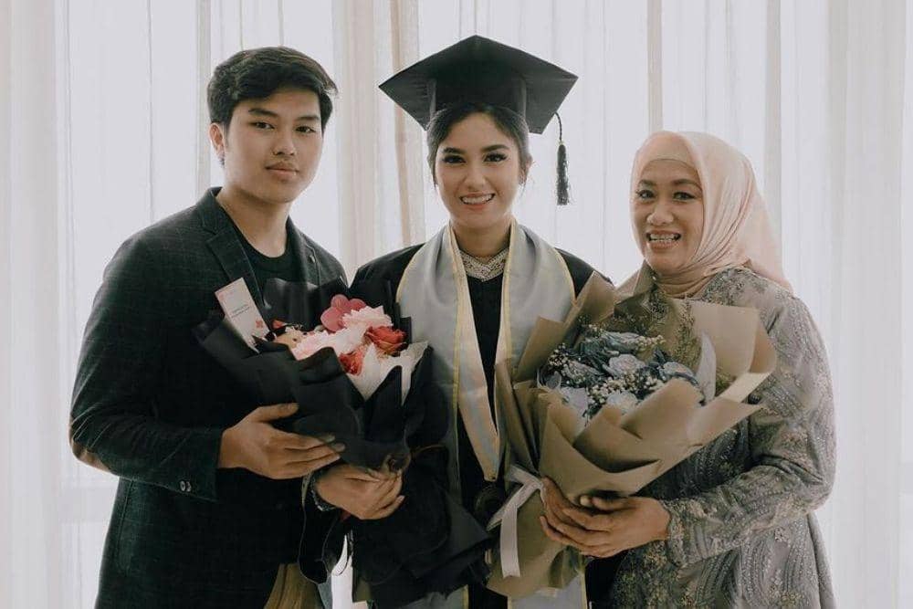 instagram.com/ochi24