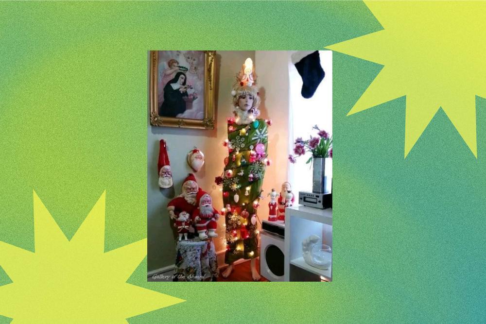 Nyeleneh, Ini 12+ Dekorasi Pohon Natal Paling Absurd yang Pernah Ada