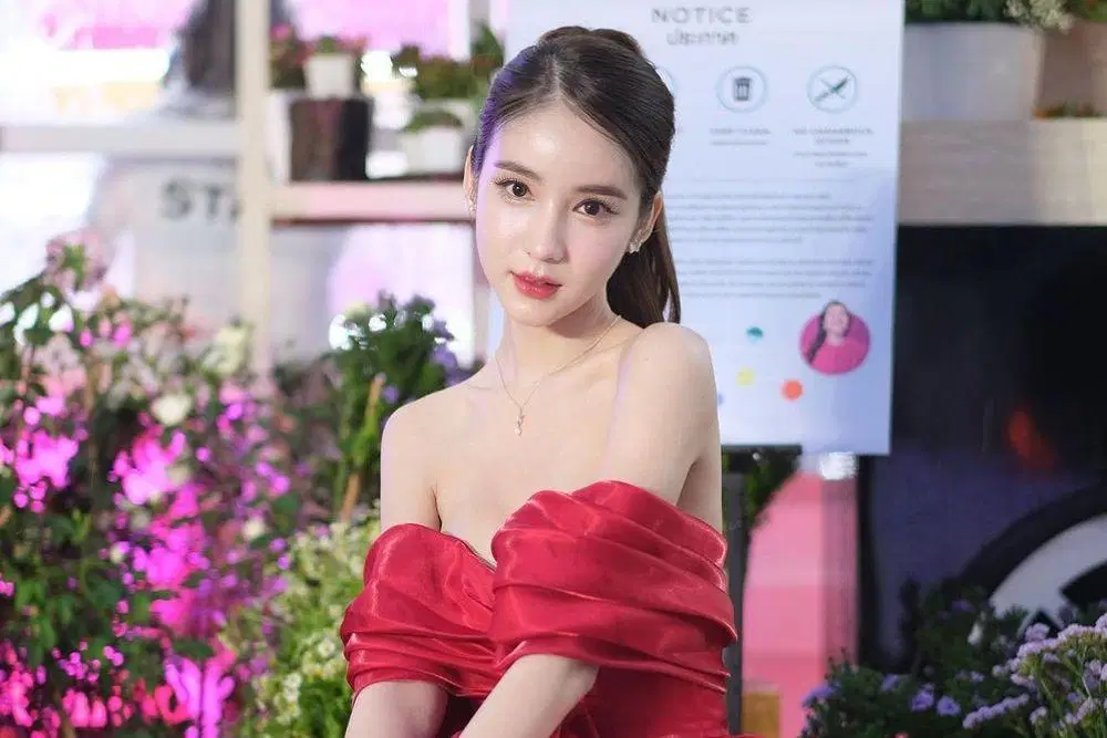 Katta Dik tor mushuk ichida cums Rihanna Samuel bilan porno