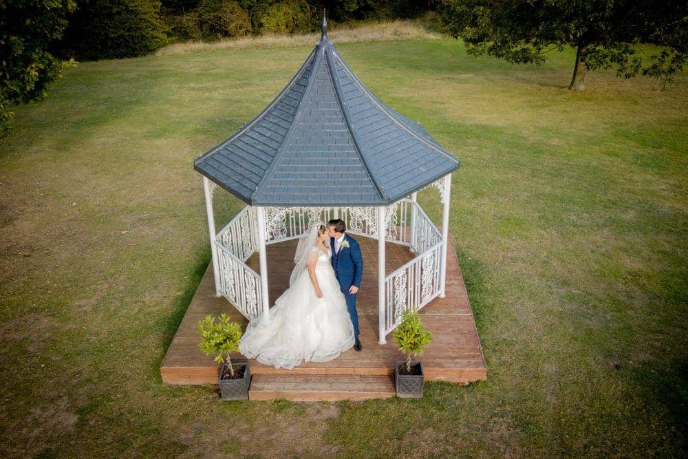 thetwoweddingphotographers.com