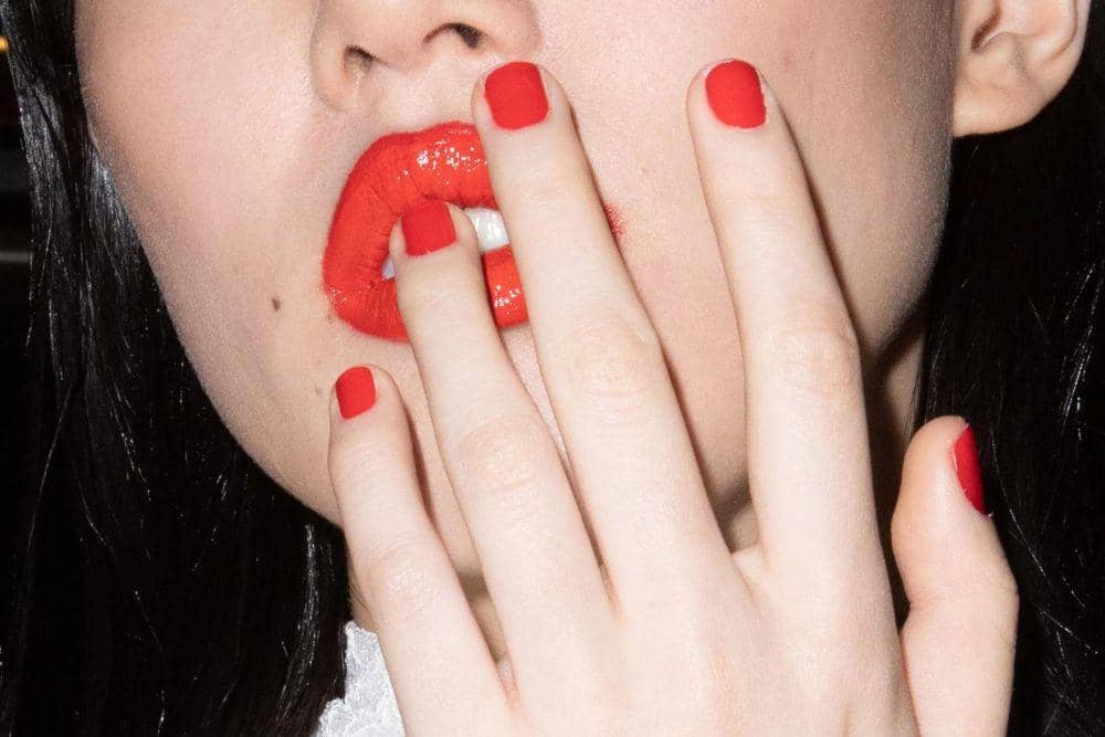 popsugar.com/Cara Mencairkan Kutek yang Kering