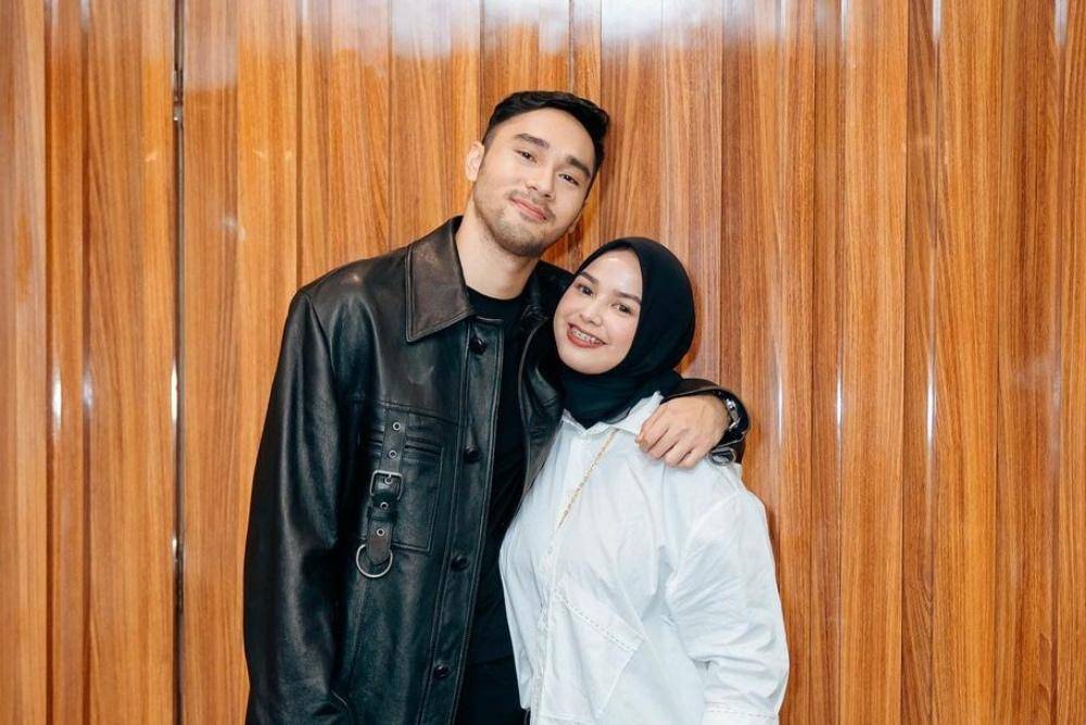 Dijuluki Hot Daddy! 9 Potret Harmonis Achmad Megantara dan Keluarga