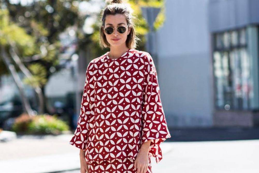 8 Model Baju Batik Setelan Atas Bawah Modern, Fashionable!
