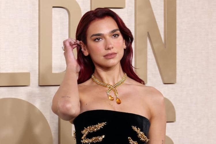 Dua Lipa Tampil Glamor Pakai Kalung Jadul dari Tiffany & Co.
