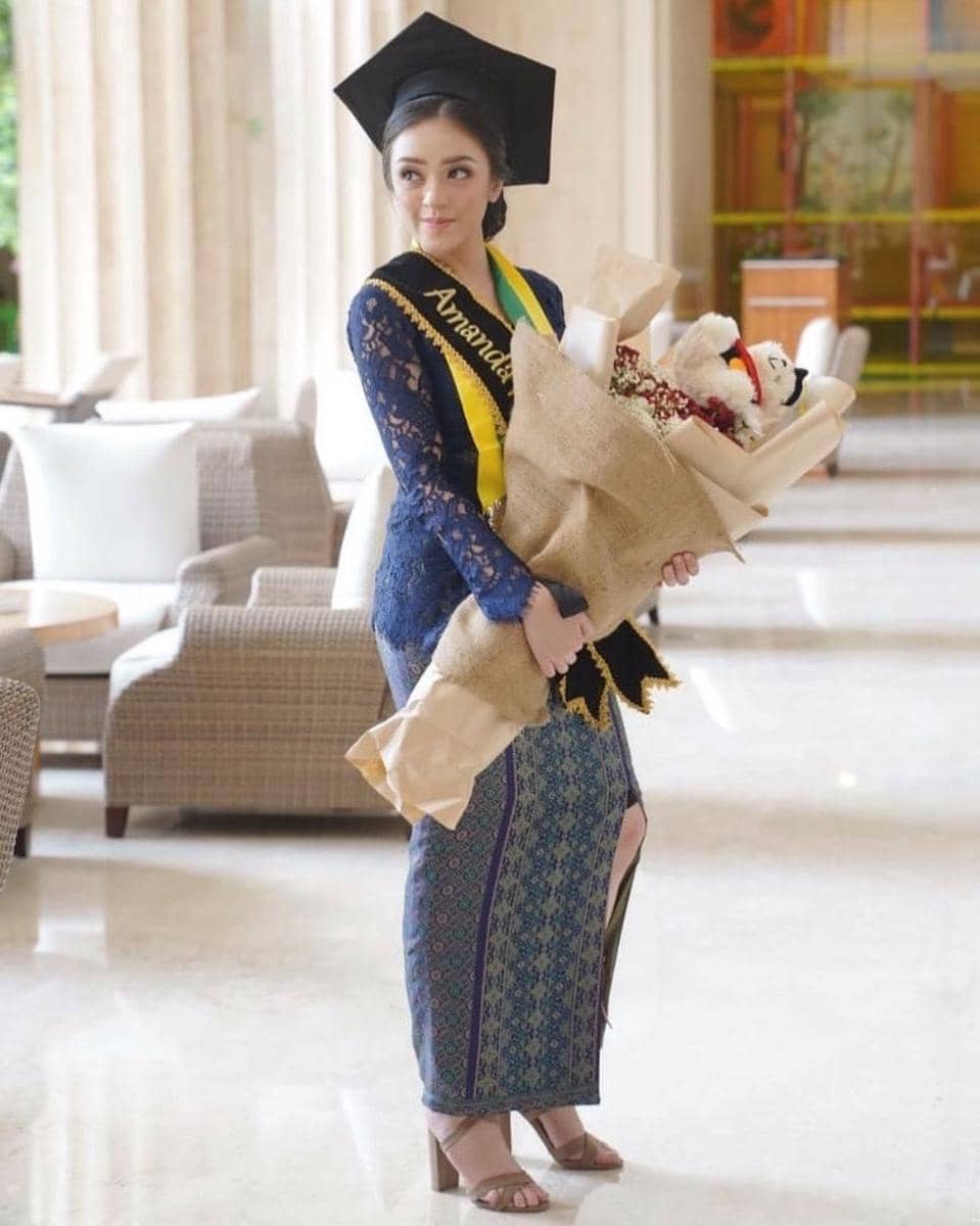 Inspirasi OOTD Amanda Zahra