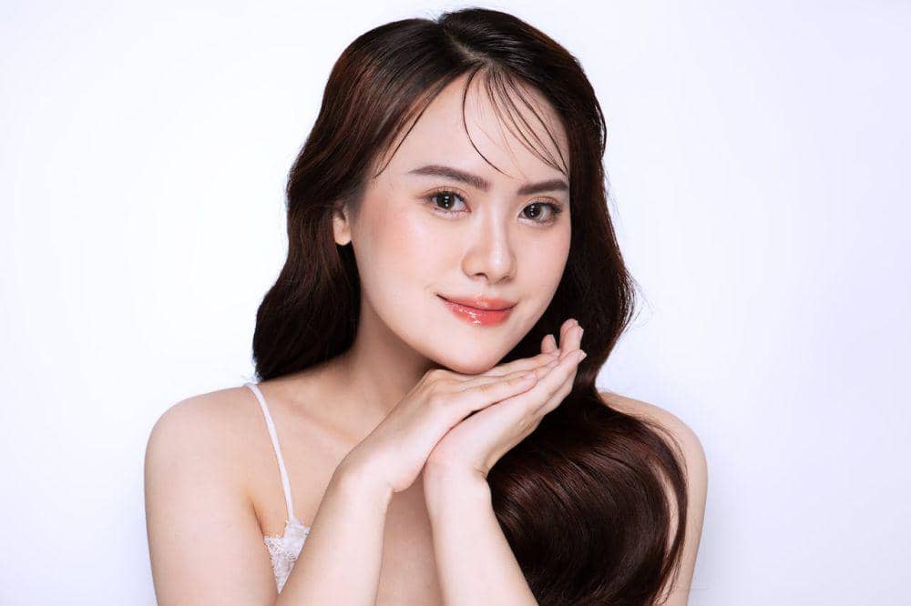 5 Cara Membuat Tampilan Kulit Glowing Tanpa Highlighter