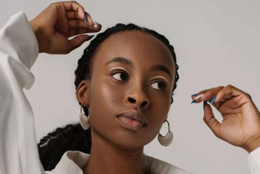 byrdie.com/Eyeliner Putih