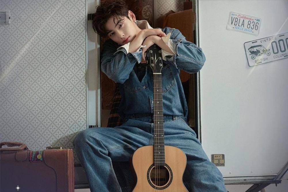 Cha Eun Woo Segera Debut Solo, India Eisley Digandeng Menjadi Model MV