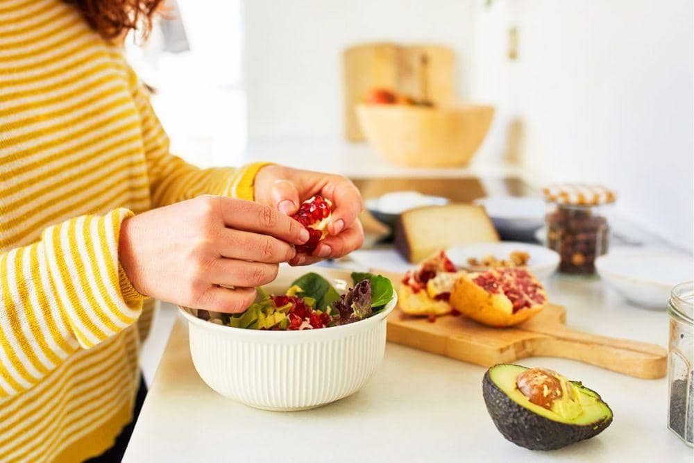 everydayhealth.com/Cara Memutihkan Gigi Alami