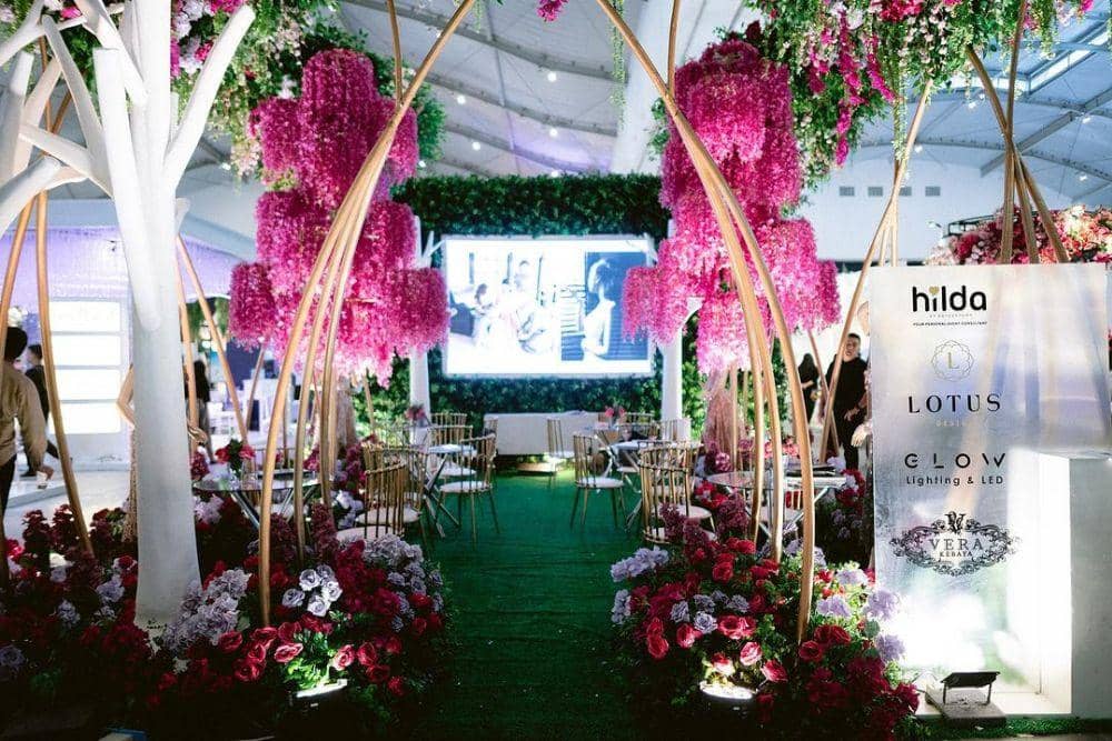 instagram.com/thebridestory