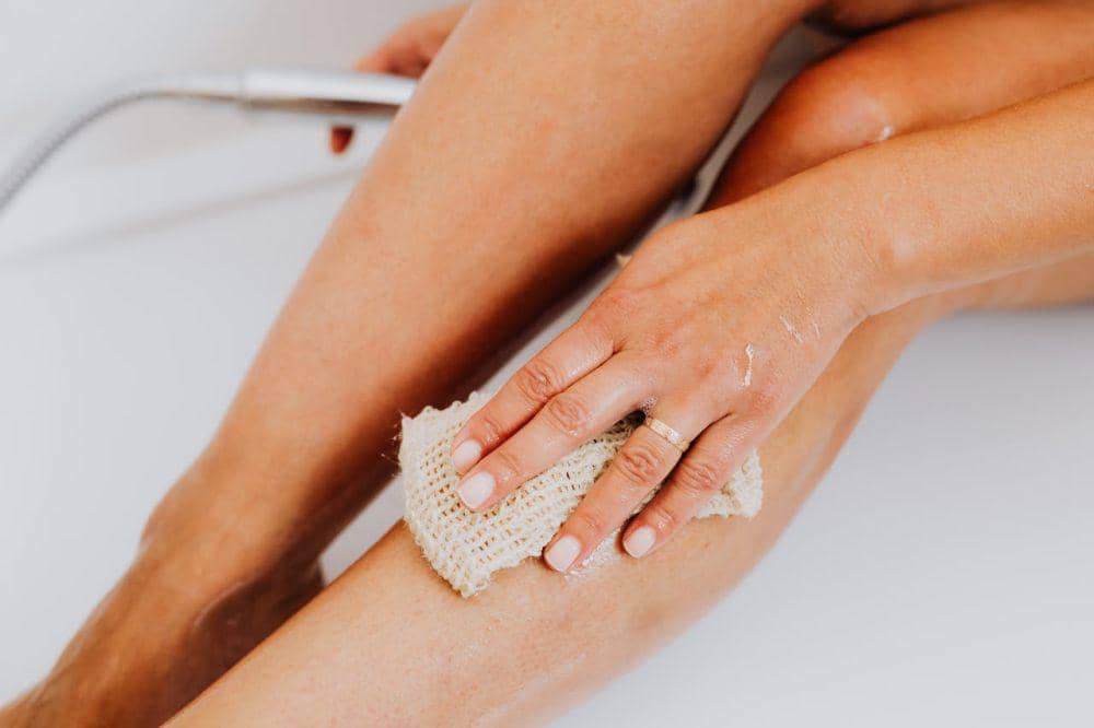 Ilustrasi eksfoliasi kaki