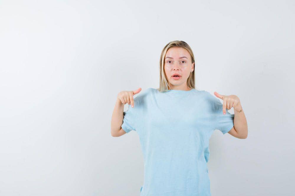 6 Kombinasi Warna yang Cocok Dipadukan dengan Atasan Baby Blue