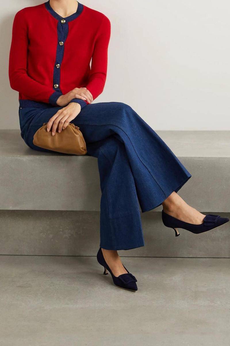 celana navy cocok dengan baju warna apa