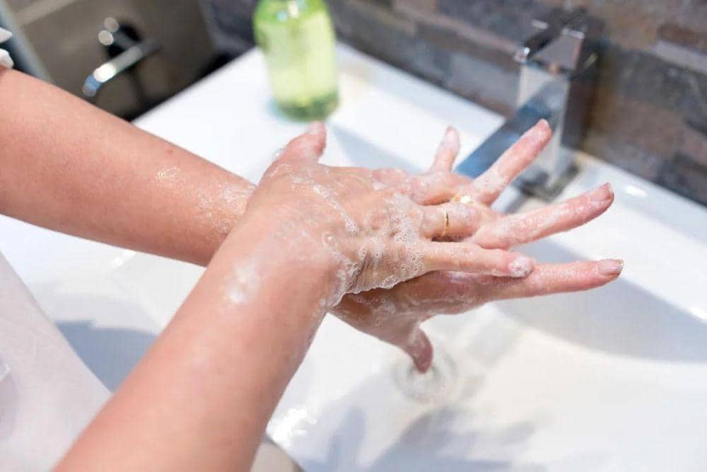 healthline.com/Cara Memakai Milk Cleanser