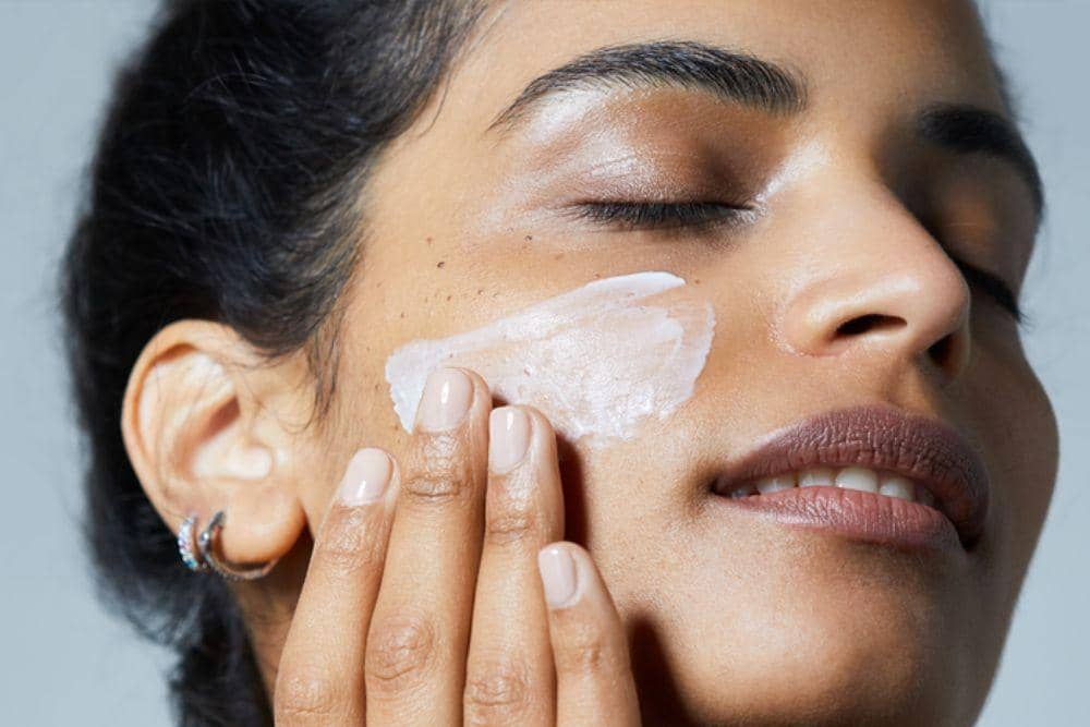 lizearle.com/Cara Memakai Milk Cleanser