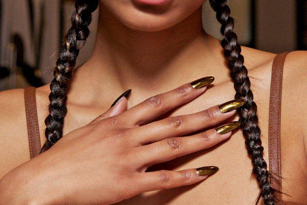 cosmopolitan.com/Nail Art untuk Kulit Gelap