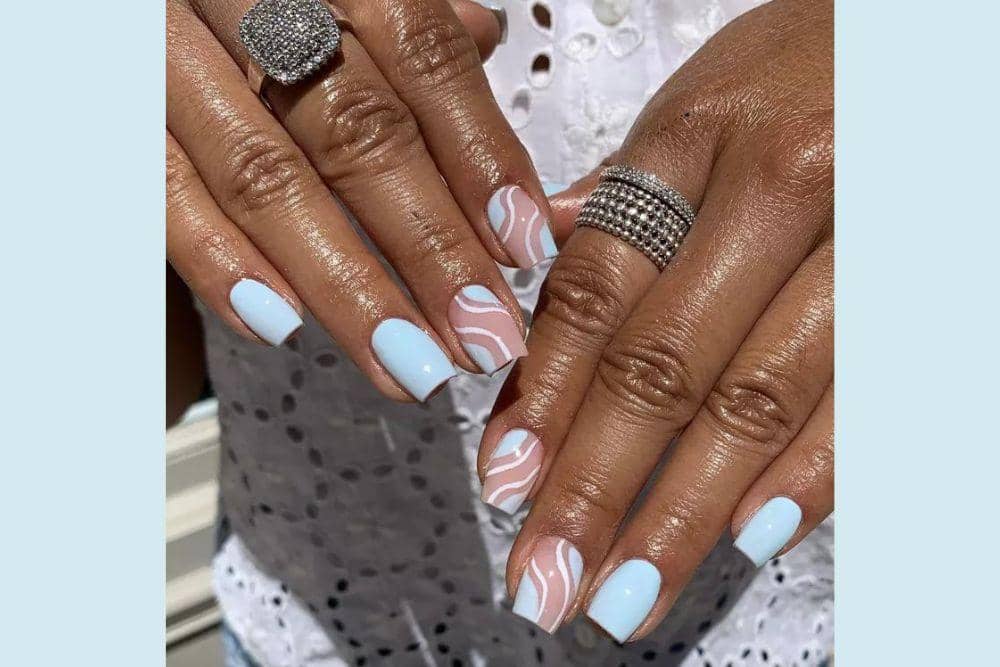 byrdie.com/Nail Art untuk Kulit Gelap