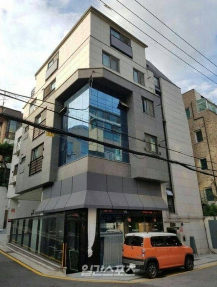 Twitter.com/full_anna