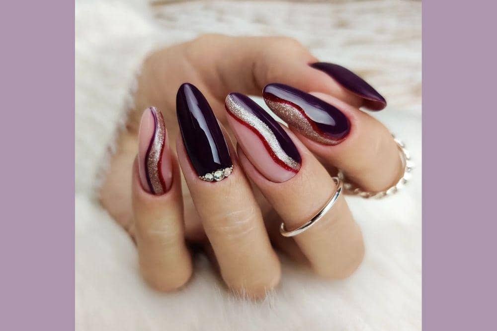 glaminati.com/Nail Art Maroon Motif