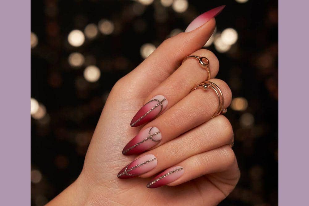 glaminati.com/Nail Art Maroon Motif