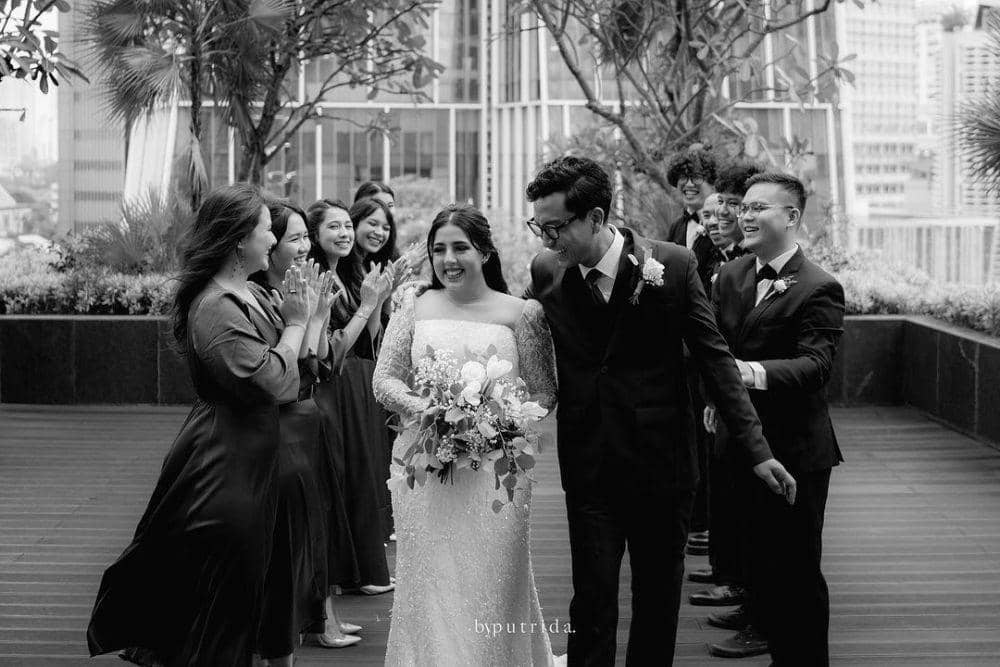 instagram.com/thebridestory