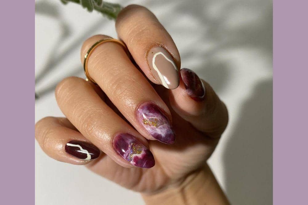 pinterest.com/Nail Art Maroon Motif