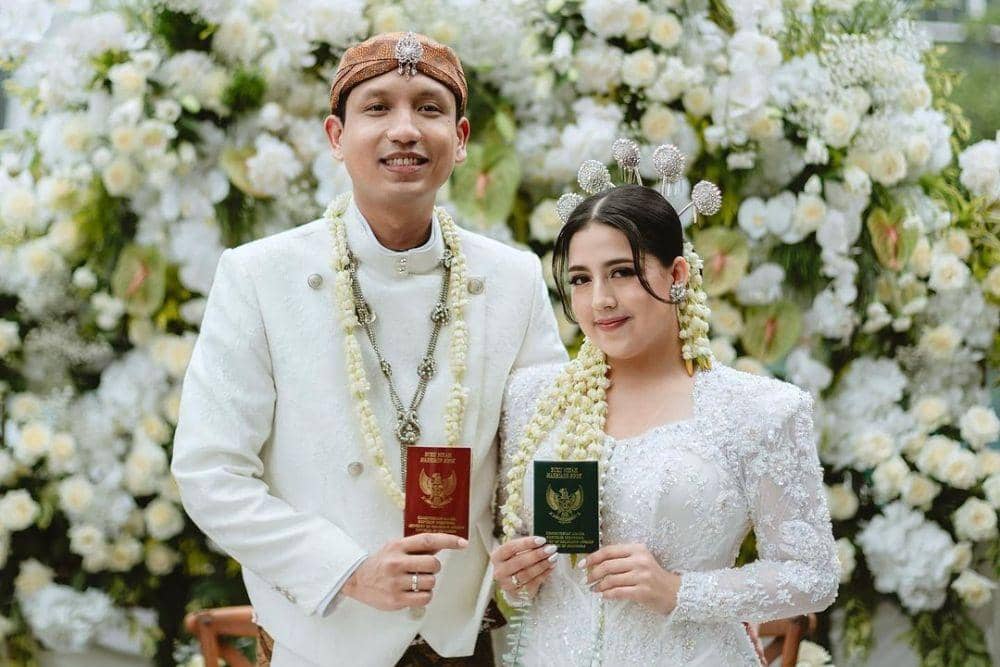 instagram.com/thebridestory