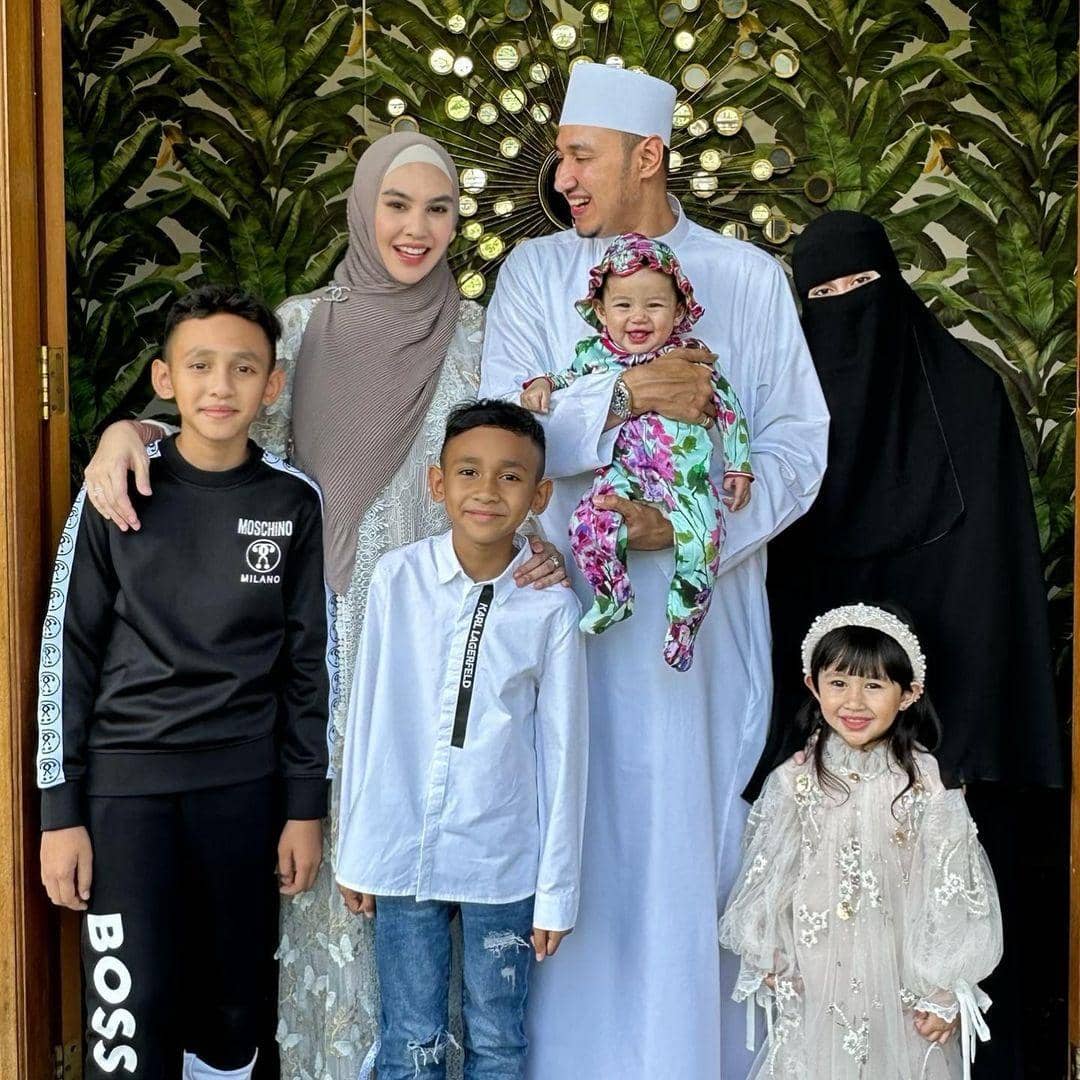 instagram.com/kartikaputriworld