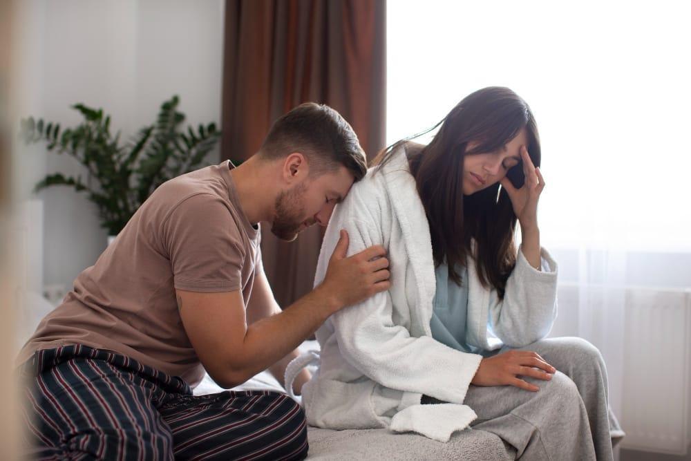 7 Ciri Suami Selingkuh tapi Masih Sayang Istri, Perlukah Dimaafkan?
