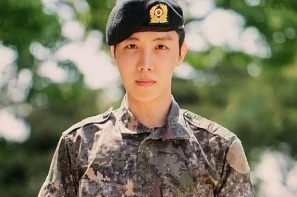 Potret J-Hope 'BTS' Wamil, Nikmati Hidup Baru Bersama Peserta Lain
