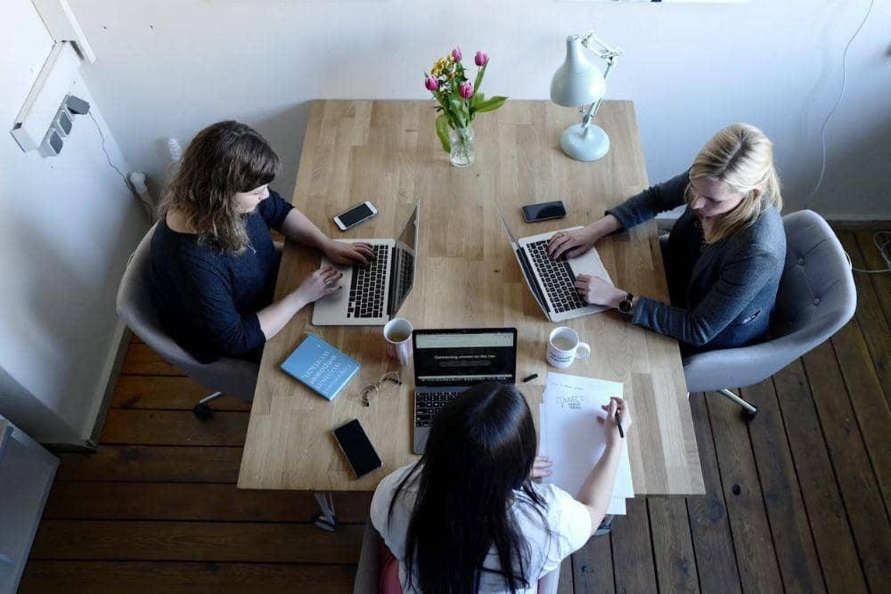 unsplash.com/cowomen