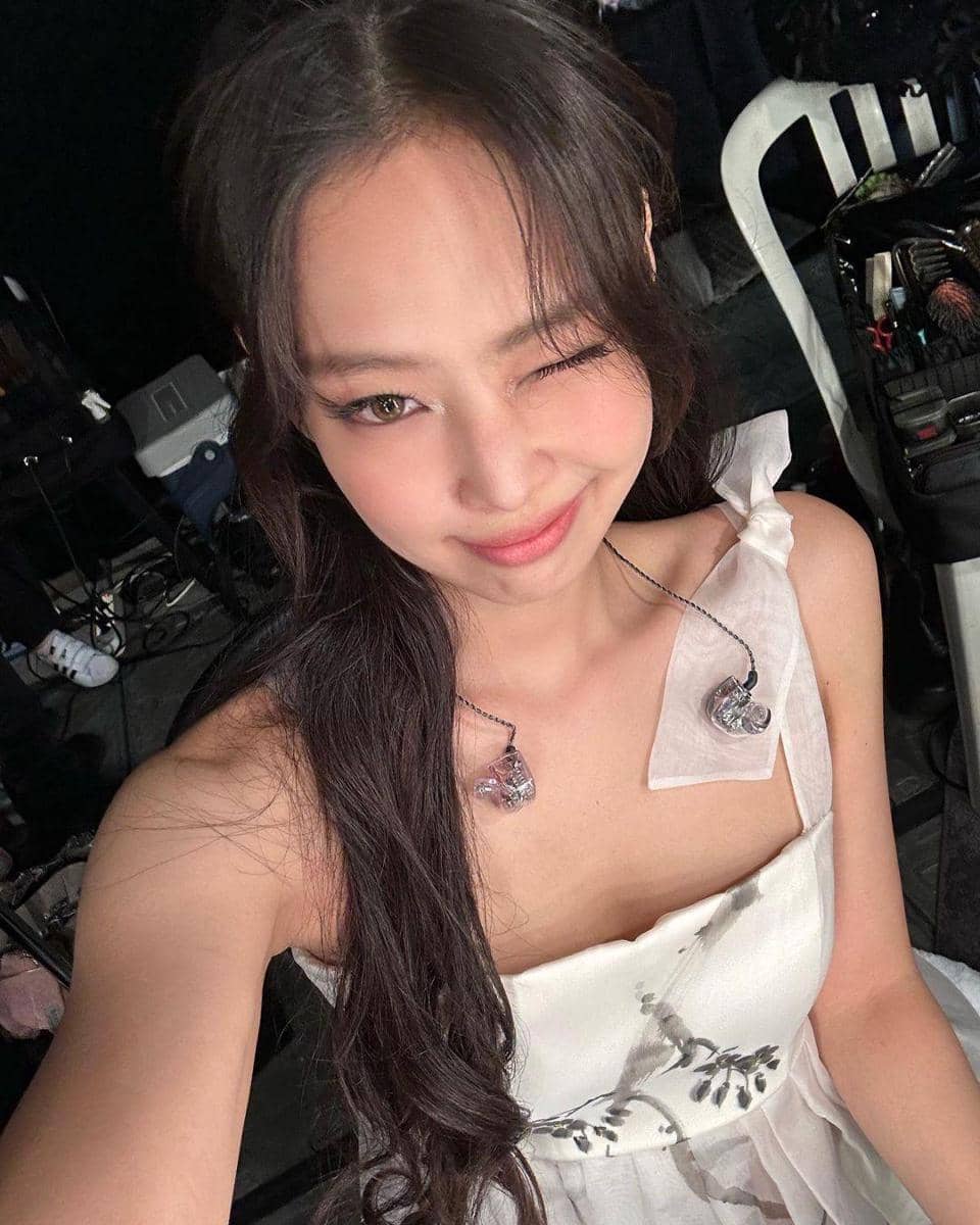 instagram.com/jennierubyjane