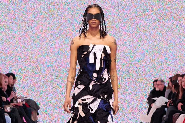 Balenciaga Tampilkan 'Humor' Estetika Bergaya Kasual di Fall 2024