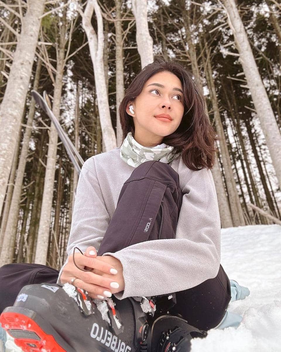 potret Nana Mirdad main ski di Jepang (instagram.com/nanamirdad_)