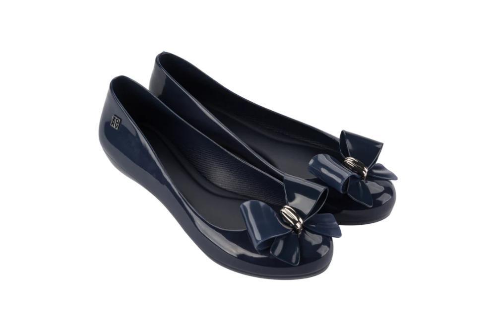 8 Merek Sepatu Karet Perempuan Terbaik yang Stylish