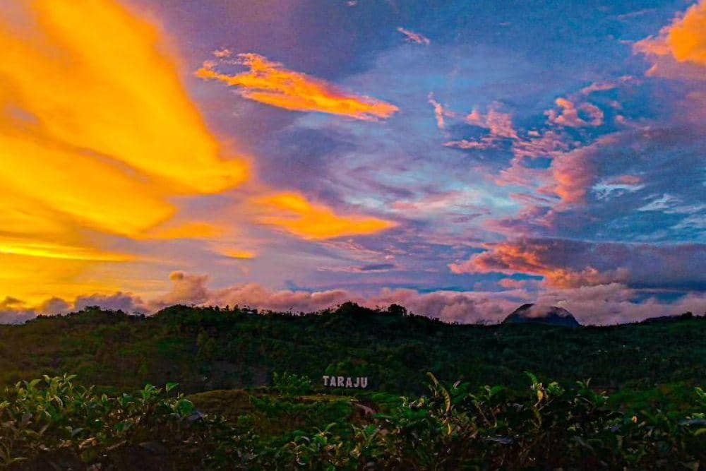 instagram.com/wisata_taraju