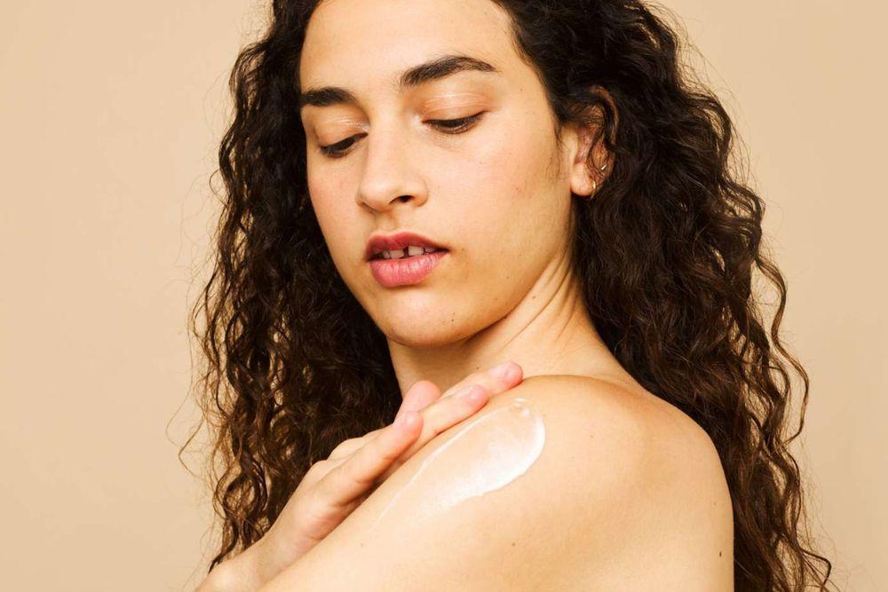 9 Lotion untuk Menghilangkan Flek Hitam di Tangan, Jadi Cerah!